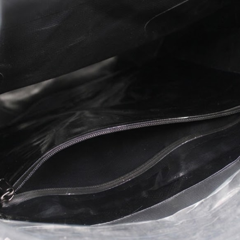 Folds to 30 x 20 x 10 cm