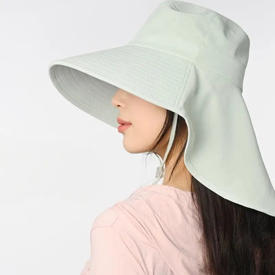 Female packable bush hat