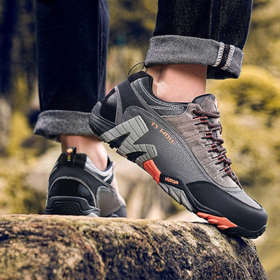 Lightweight tactical hiking shoes