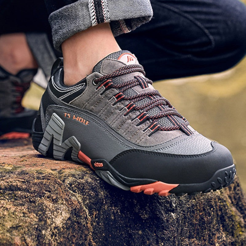 Lightweight tactical hiking shoes