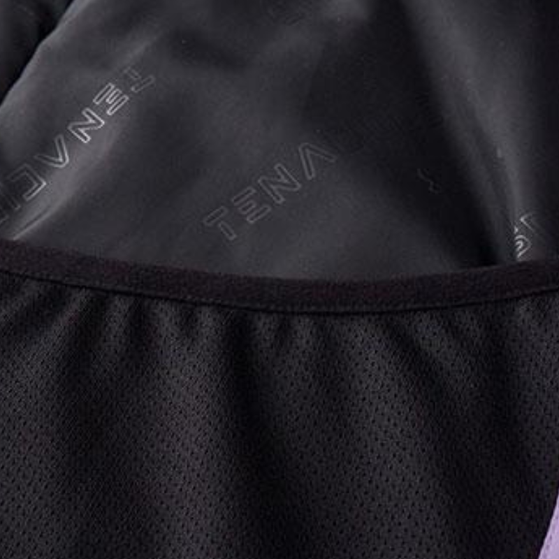 Women's hooded rain jacket