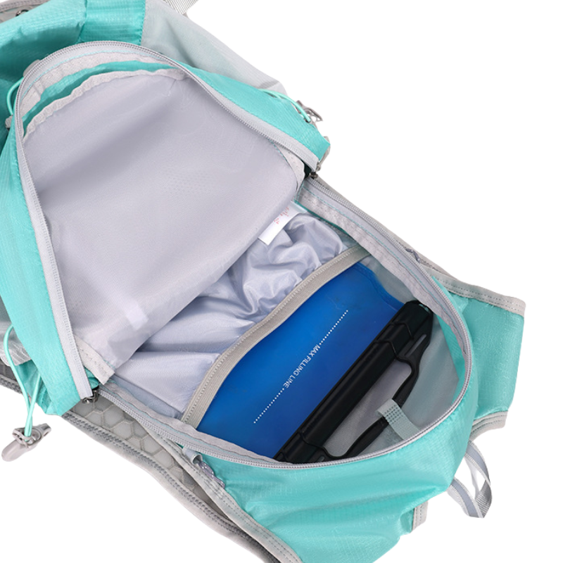 Lightweight hiking day pack