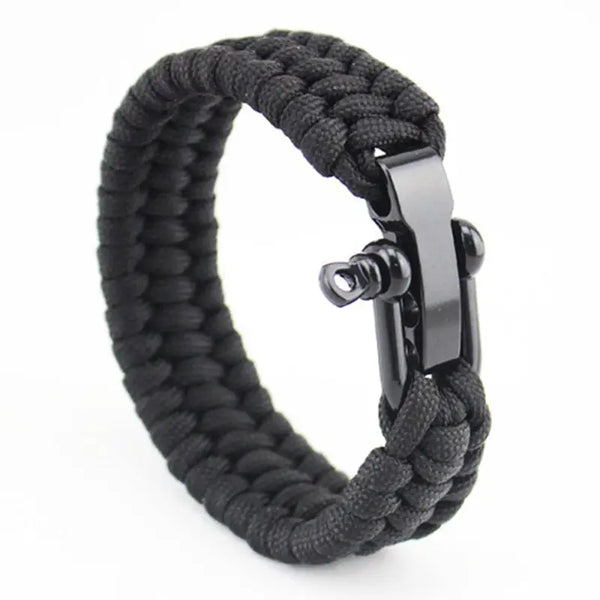 Paracord bracelet with shackle