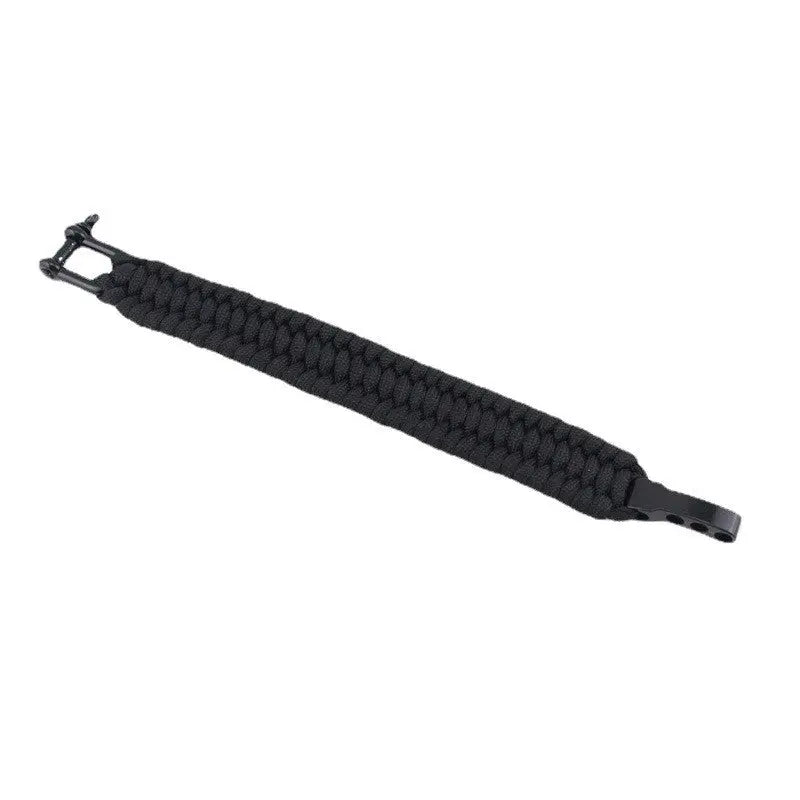 Paracord bracelet with shackle