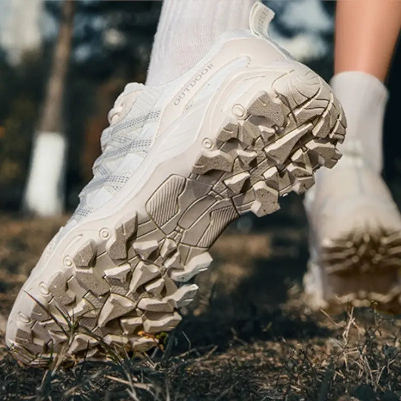 Mesh hiking shoes