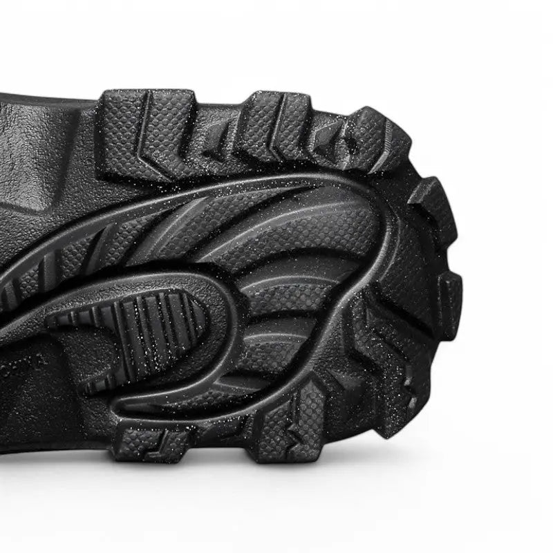 Lightweight snow boots