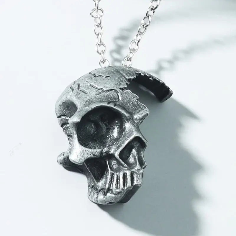 Skull pendant necklace