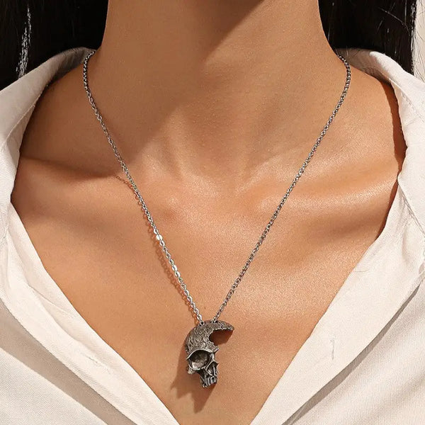 Skull pendant necklace