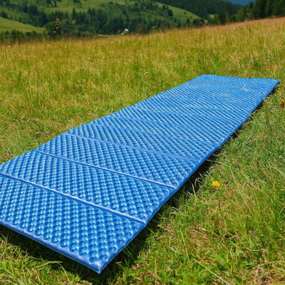 Insulated sleeping mat
