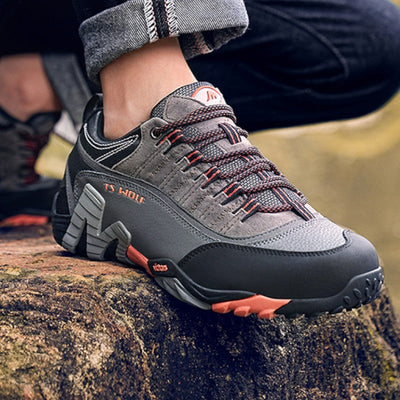 Lightweight tactical hiking shoes