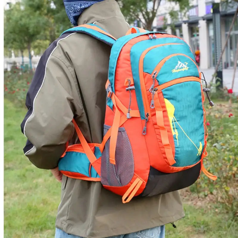 Women's hiking backpack 40L