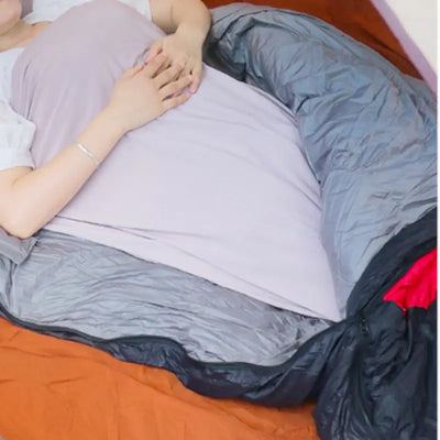 Sleeping bag liner with zipper